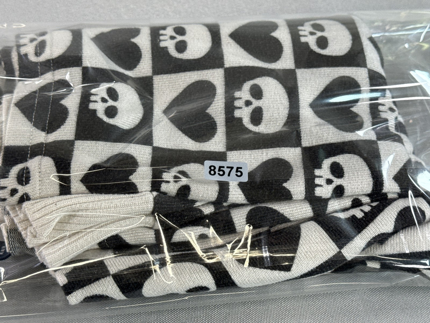 American Eagle Skull Kawaii Sweater M Black White Polyester Elastane Pullover