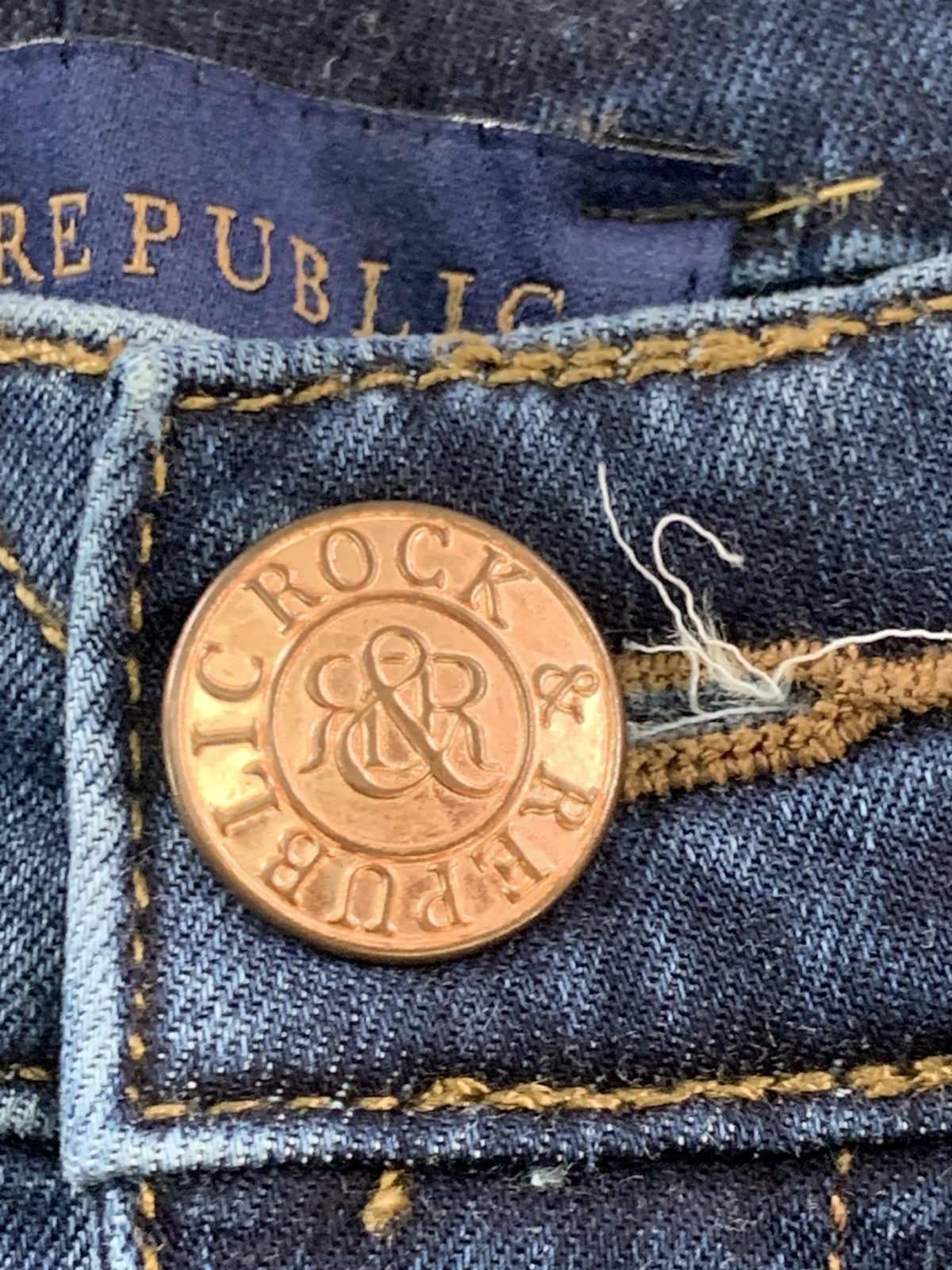 Rock & Republic Jeans Womens Size 2 Blue Berlin Straight Leg Rhinestone Denim