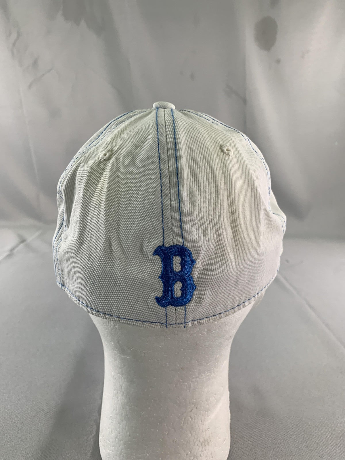 UCLA Bruins Hat Cap Fitted Mens XL White Blue NCAA Basketball Script One Fit 84