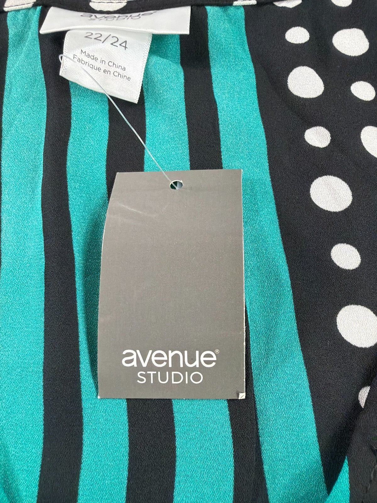 Avenue Studio Tunic NWT 22/24 Black Emerald Polka Dot Ruffle Sleeve V Neck Top