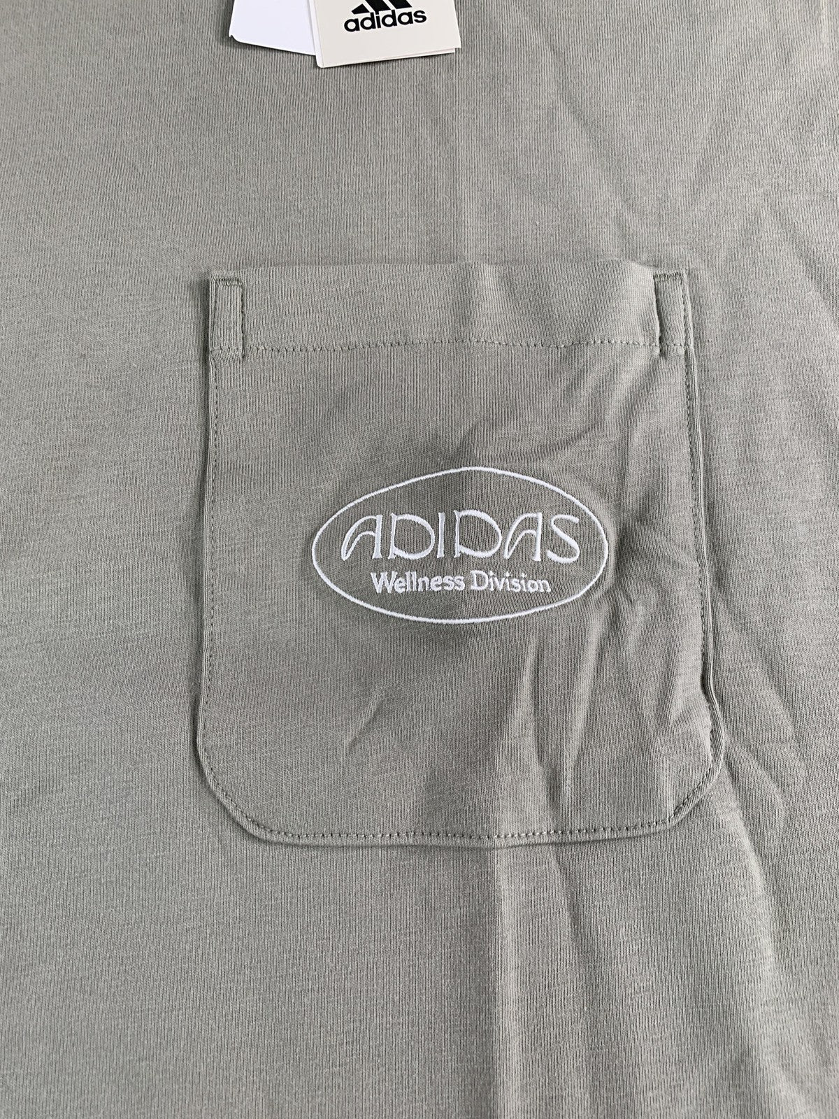 adidas Shirt Womens Large Silver Pebble Wellness Division Butterfly Tee IS1039