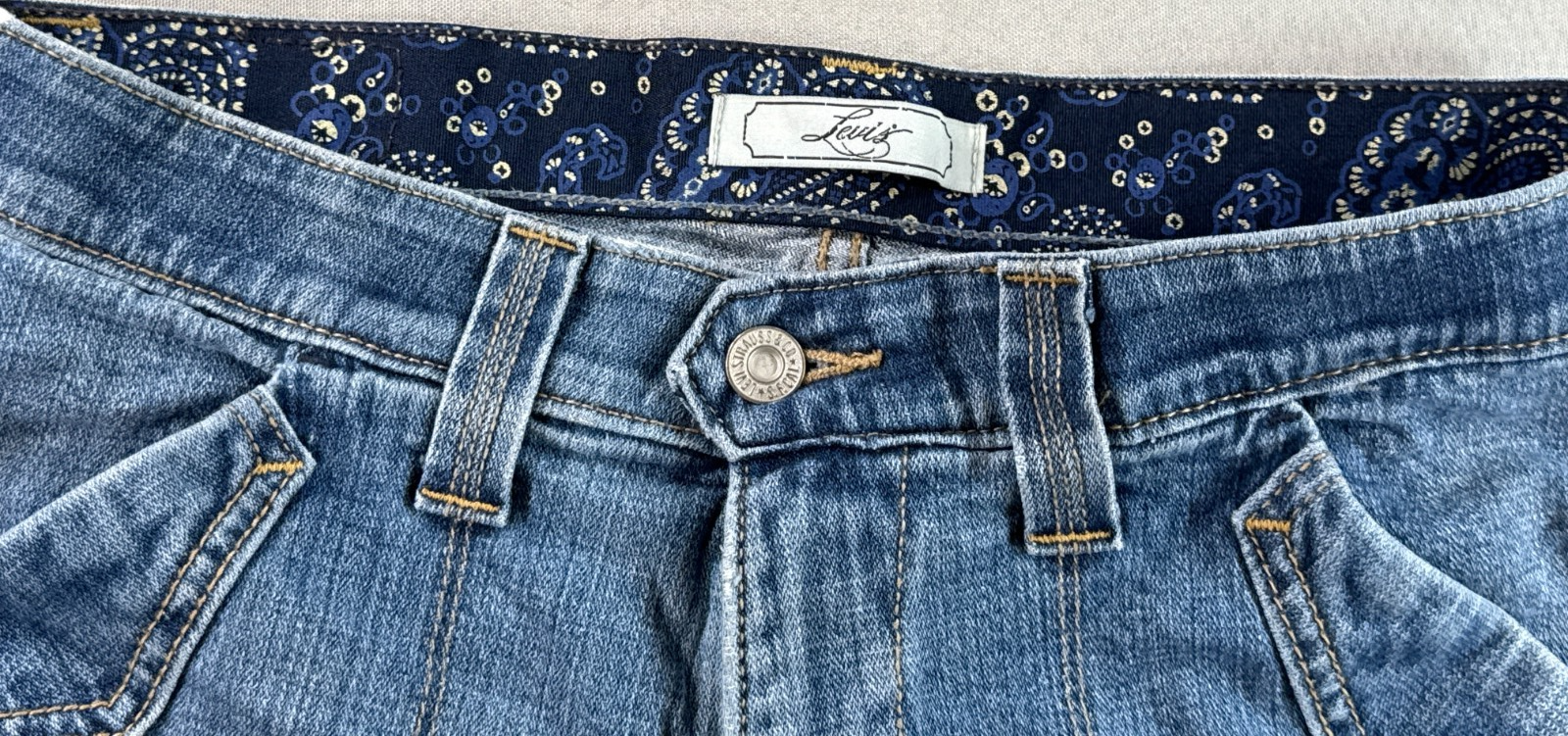 Signature by Levi Strauss & Co. Women's Modern Capri Jeans size 9/10