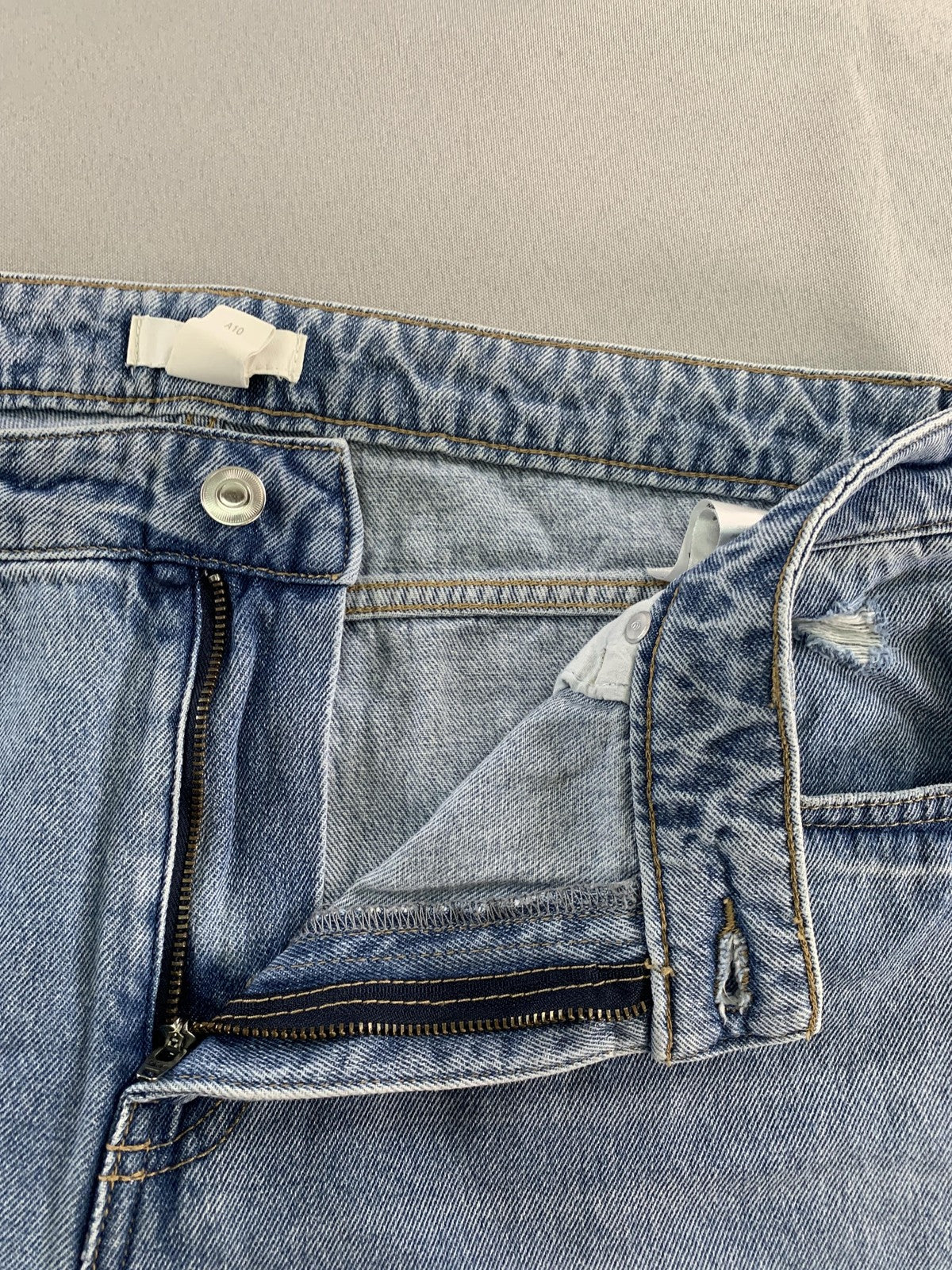 H&M Jeans Womens 12 Blue Straight Leg Distressed Denim Mid Rise Casual Pants