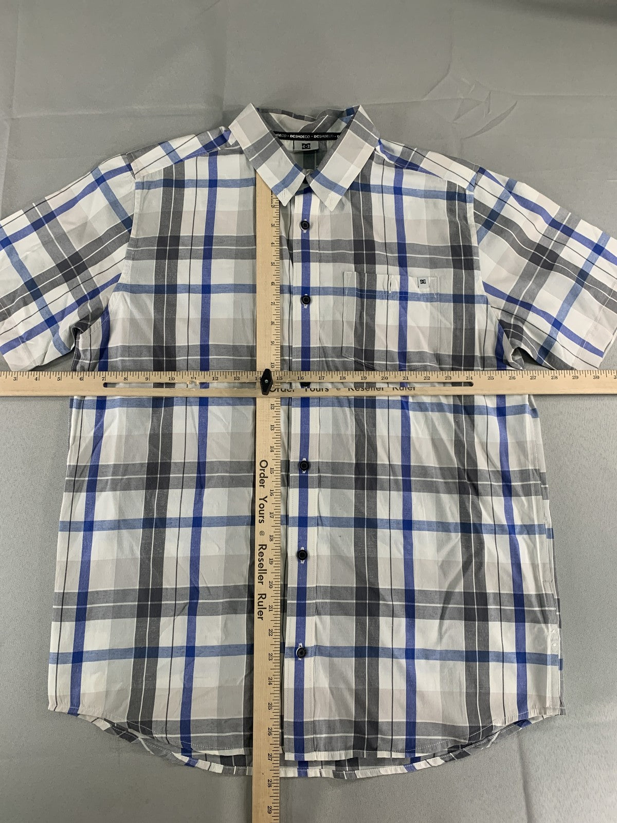 DC Shoes Shirt Mens Large Gray Blue White Plaid Button Up Short Sleeve Casual