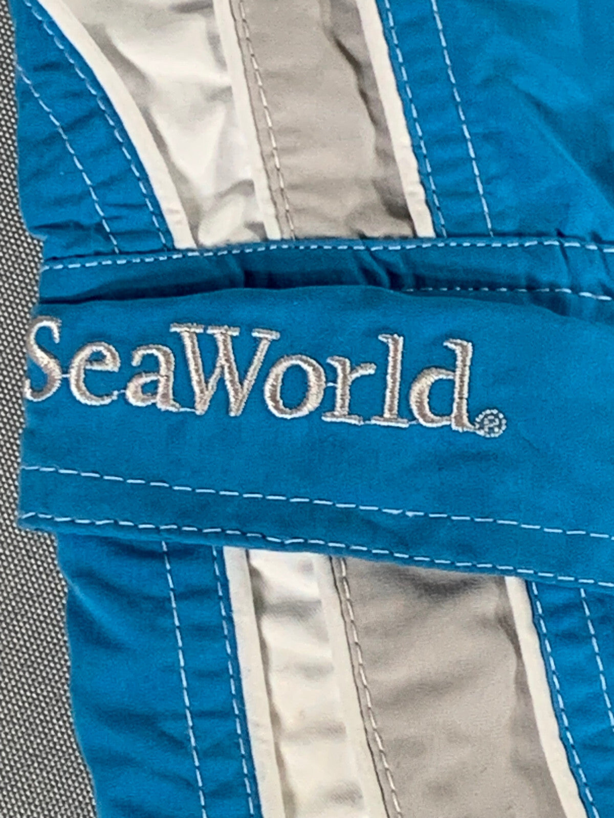 SeaWorld Swim Trunks XL Blue Gray Plaid Board Shorts Mesh Lined 18" Outseam