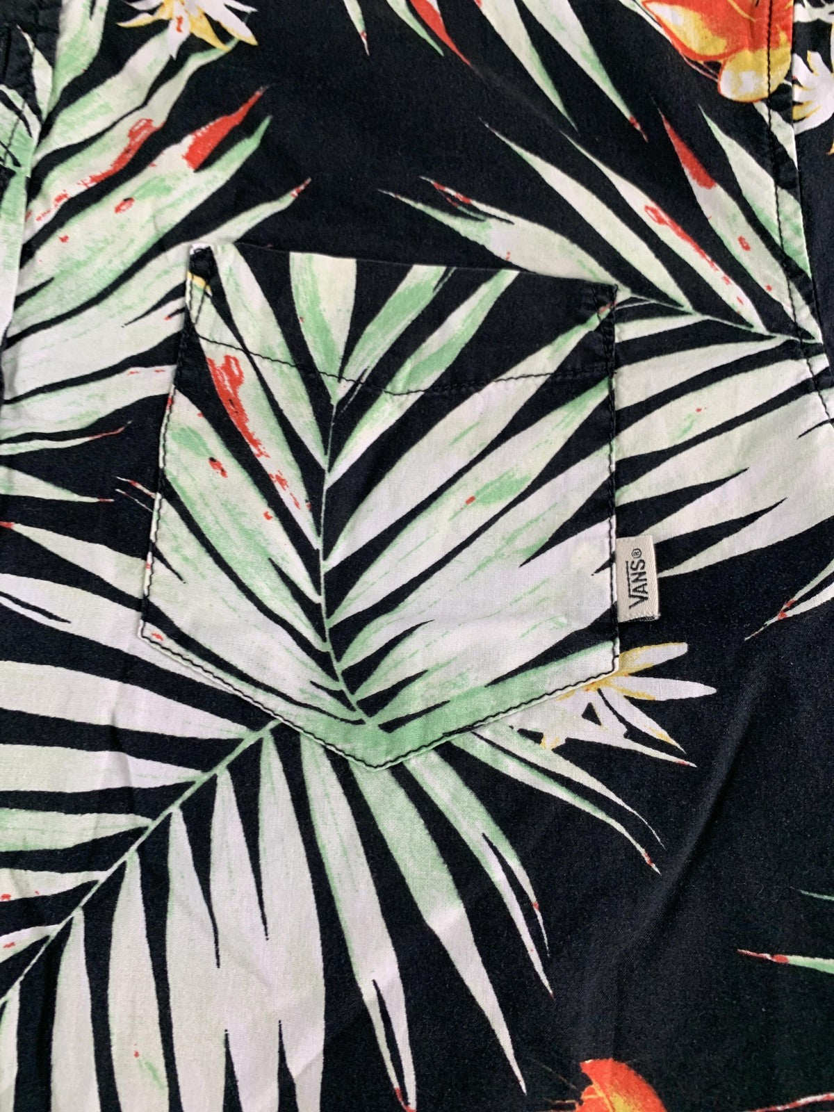 Vans Shirt Mens Small Black Floral Button Up Tailored Fit Hawaiian Tropical
