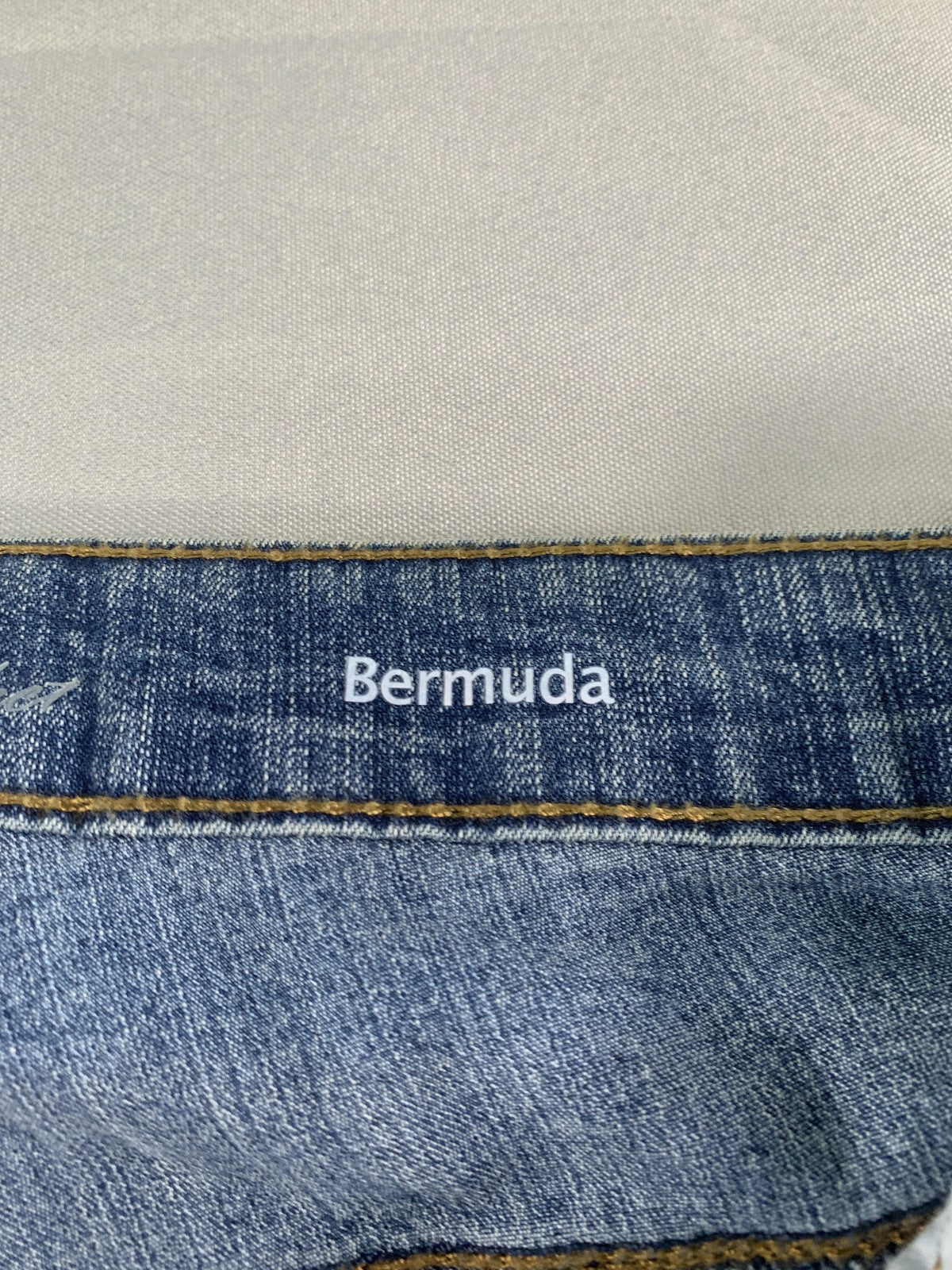Gloria Vanderbilt Bermuda Shorts Womens 24W Denim Jean Slimming Stretch Casual