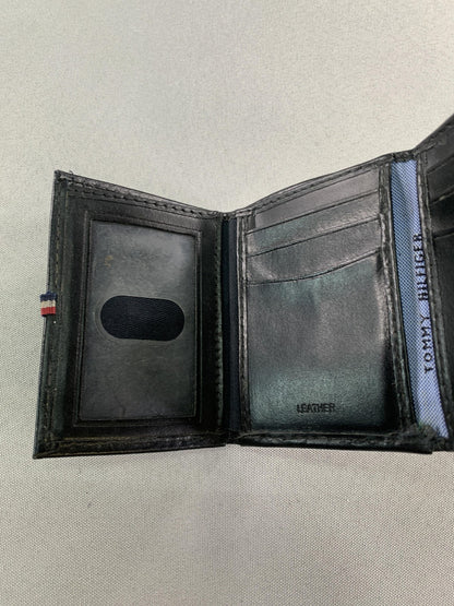 Tommy Hilfiger Wallet Mens Black Leather Trifold ID Window Logo Plaque Card Case