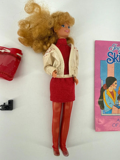 Vintage 1986 Mattel Jewel Secrets Skipper Doll w/ Book Camera Purse Red Outfit