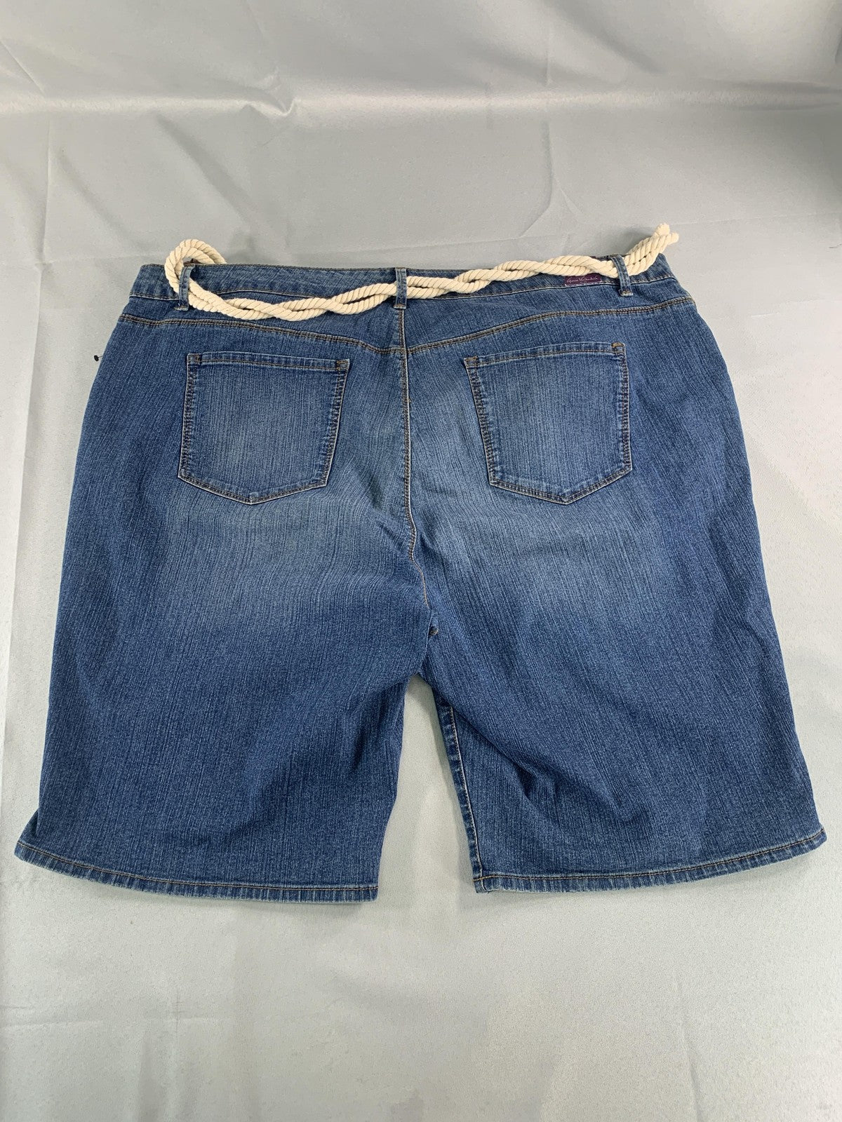 Gloria Vanderbilt Bermuda Shorts Womens 24W Denim Jean Slimming Stretch Casual
