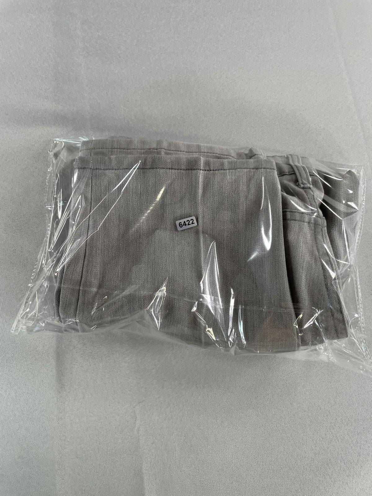Chicos Platinum Jeans Womens 2 Gray Cropped Denim Stretch Capri Pants Classic 66
