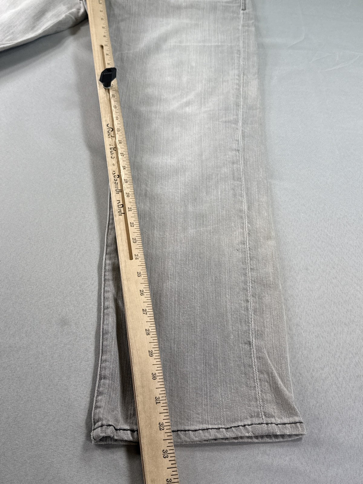 Levi's Straight Leg Jeans W36 L32 Gray Cotton Spandex Classic Fit Pockets