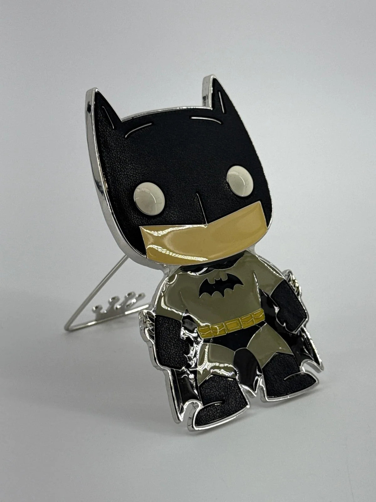 Funko Pop! Pin DC Super Heroes Batman #01 Enamel Pin Tan Apparel Clothing New