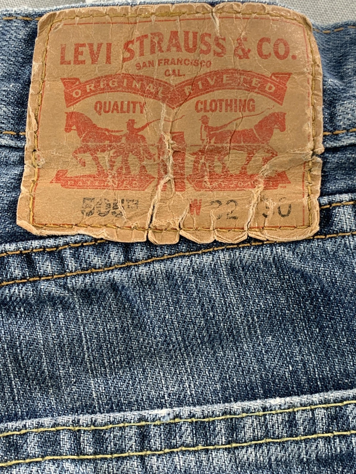 Levis 505 Jeans Mens 32x30 Blue Denim Straight Leg Distressed USA 90s Y2K on Red