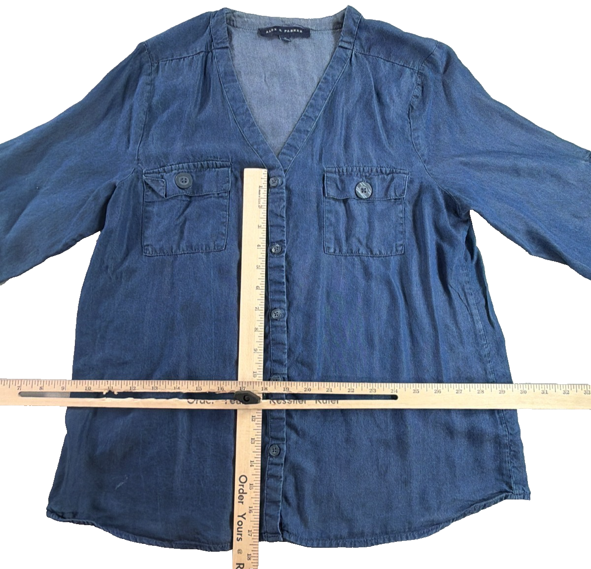 Alex & Parker Chambray Lyocell Button Down Tunic Top Blouse V-Neck Pockets M