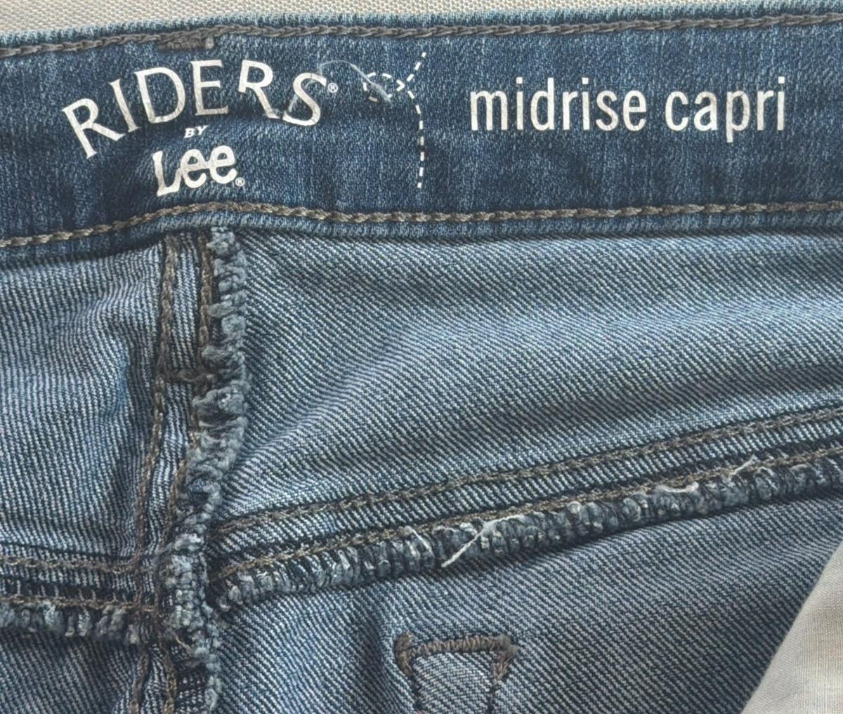 Riders By Lee Capri Jeans Womens 10M Mid Rise Stretch Denim Cropped Blue Pants