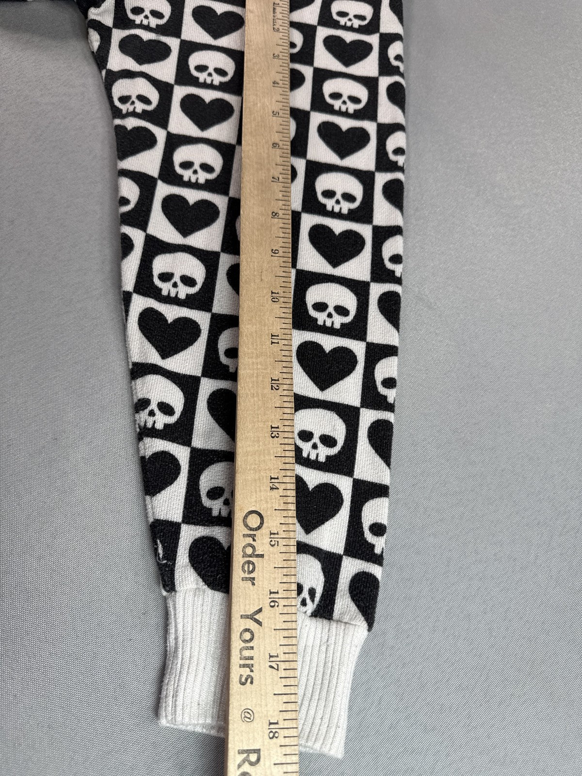 American Eagle Skull Kawaii Sweater M Black White Polyester Elastane Pullover