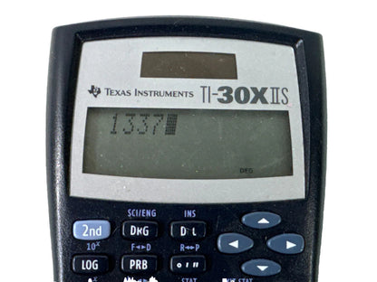 Texas Instruments TI-30X IIS Scientific Calculator Dual Power Tested Works Used