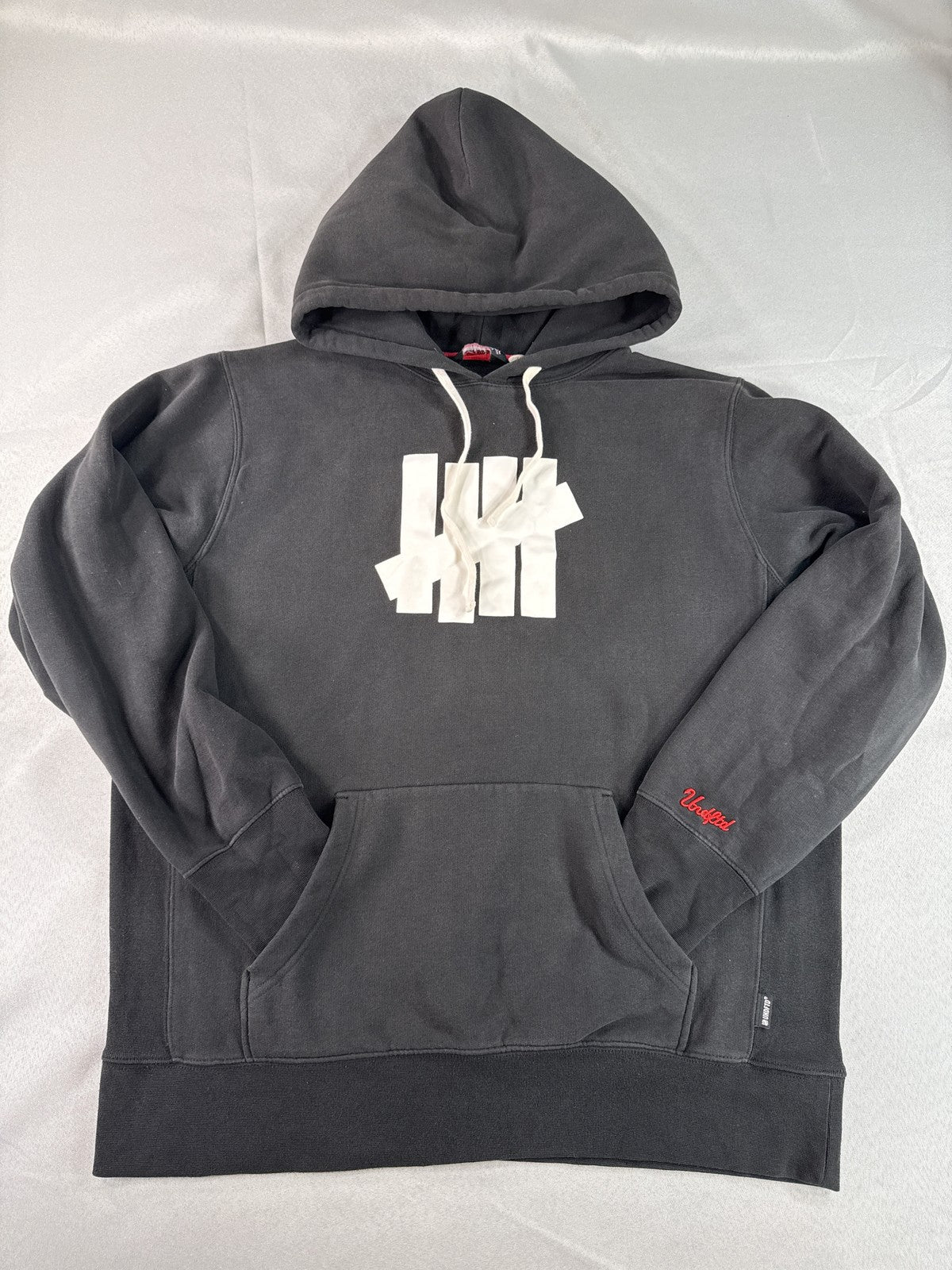 UNDEFEATED Hoodie XL Black Cotton Pullover Graphic Long Sleeve Streetwear Five