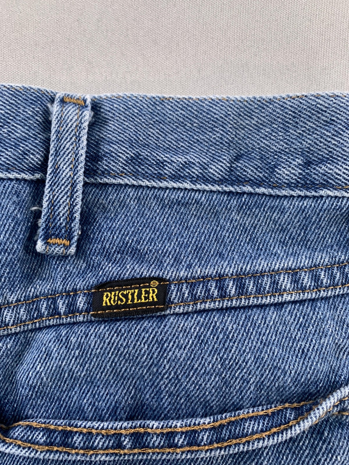 Rustler Jeans Mens 36x30 Blue Denim Straight Leg Five Pocket Zip Fly Medium Wash