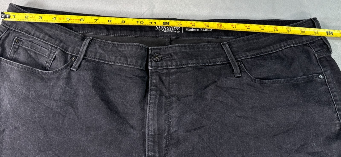 Signature by Levi Strauss Modern Skinny Capri Jeans Womens Plus Black Raw Hem