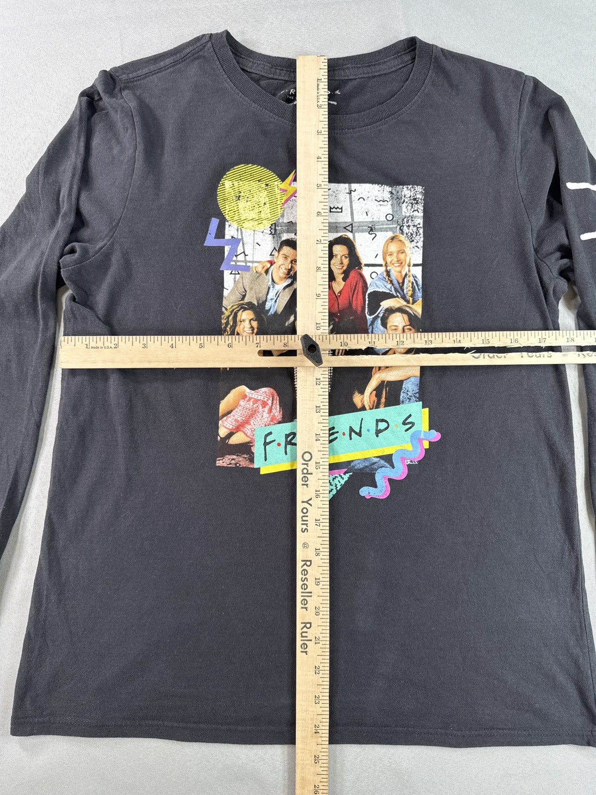 Friends TV Show Long Sleeve Graphic Tee Black Large Cotton Crewneck Retro Style