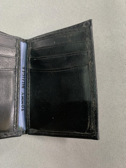 Tommy Hilfiger Wallet Mens Black Leather Trifold ID Window Logo Plaque Card Case