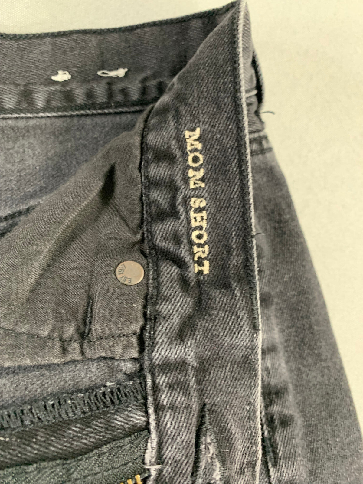 American Eagle Mom Shorts Black Distressed Denim High Rise Frayed Hem Sz 6 119