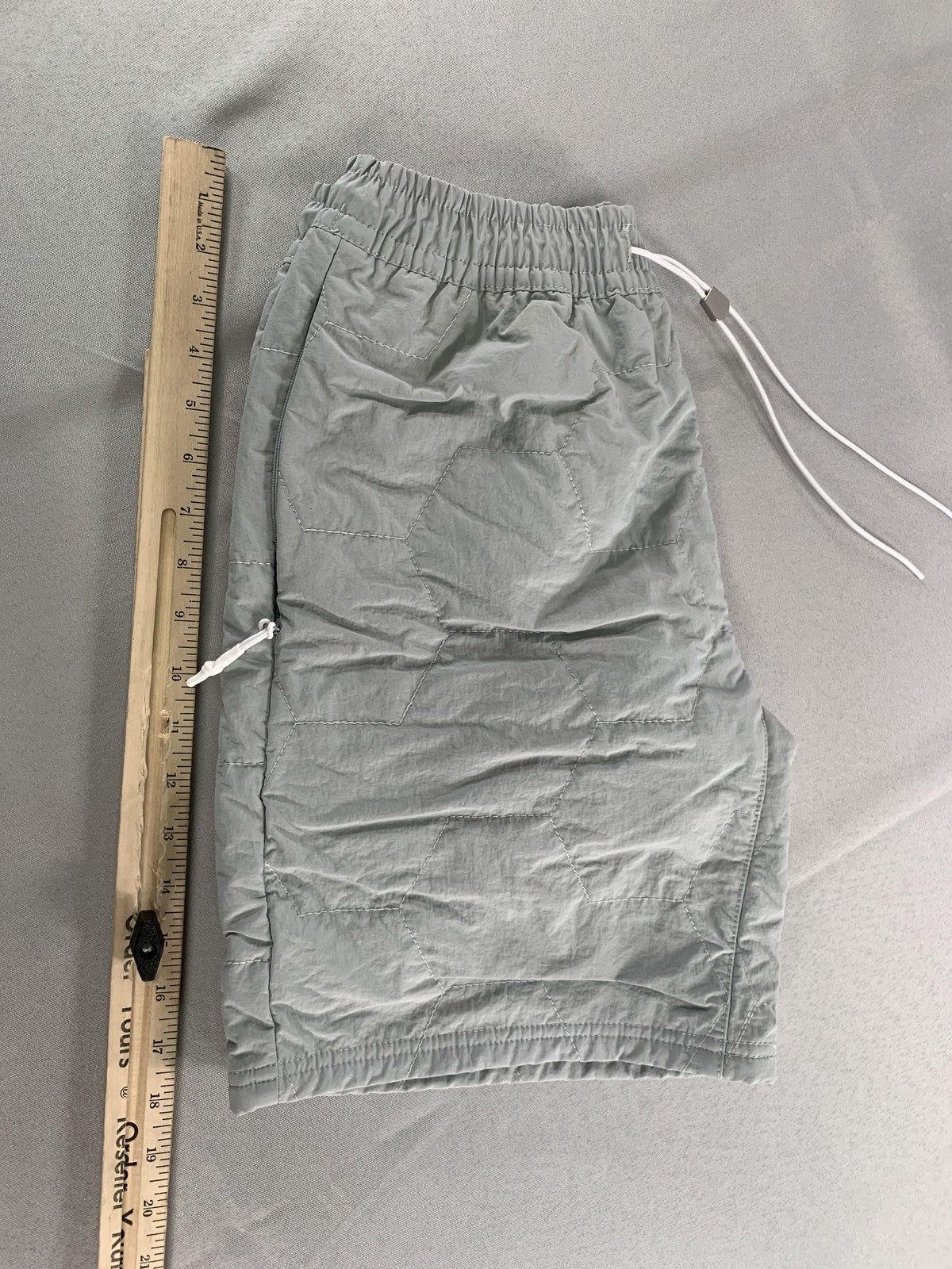 Zanerobe Shorts Mens 29 Quilted Nylon Drawstring Elastic Waist Casual Summer
