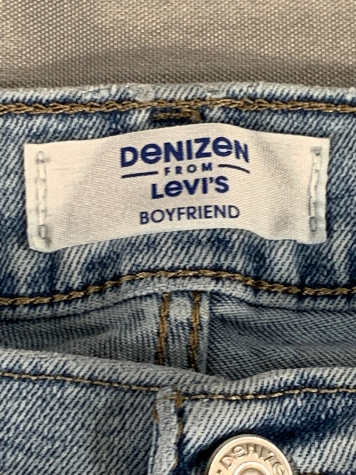 Denizen Levi’s Boyfriend Cutoff Jean Shorts W38 High Rise Frayed Hem Light Wash