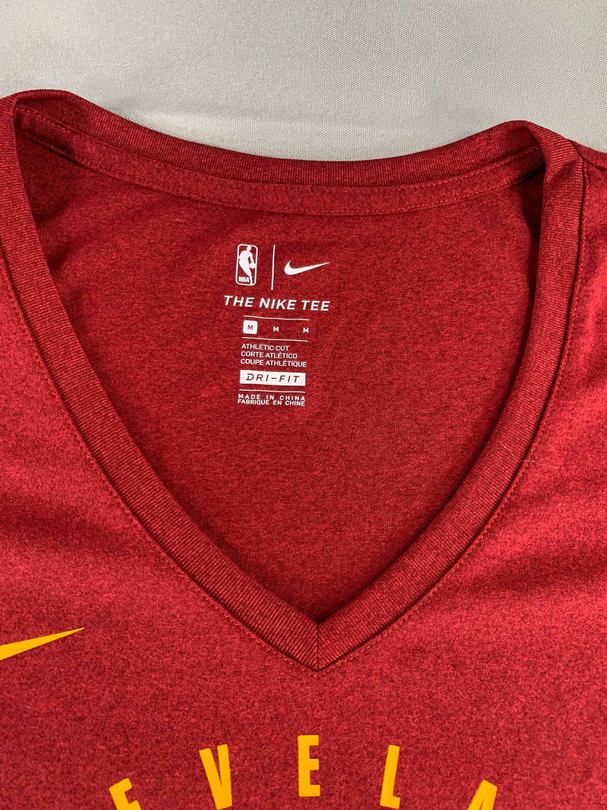 Nike Dri-Fit Cleveland Cavaliers Basketball Red Tee Shirt Women’s M V-Neck NWT
