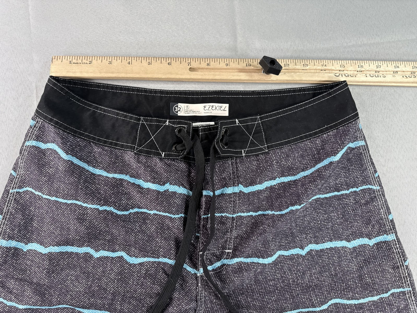 EZEKIEL ER113066B Board Shorts 32 Black Striped 100% POLYESTER Regular Fit