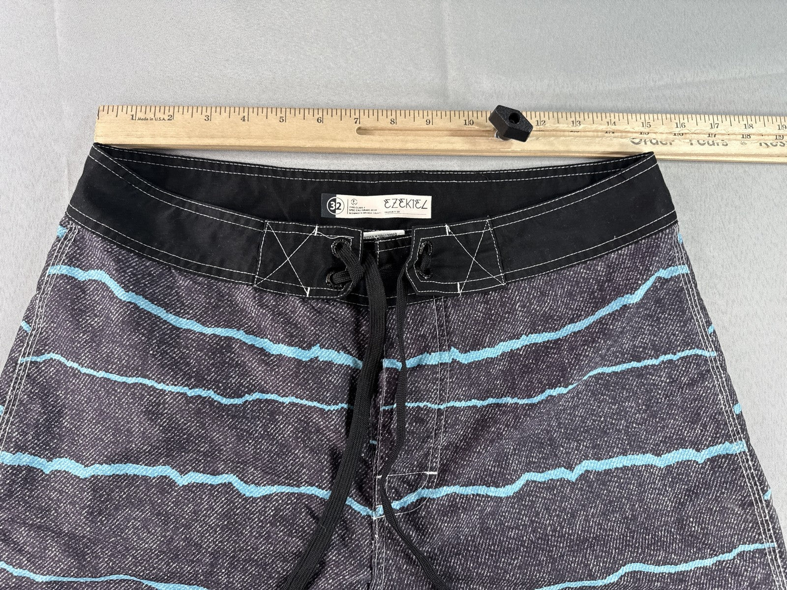 EZEKIEL ER113066B Board Shorts 32 Black Striped 100% POLYESTER Regular Fit