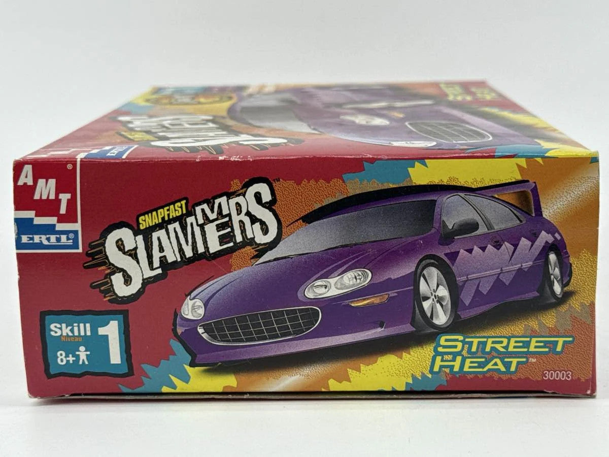 AMT Snapfast Slammers 1998 Chrysler Concorde 1:25 Model Kit Unbranded 125 NWT