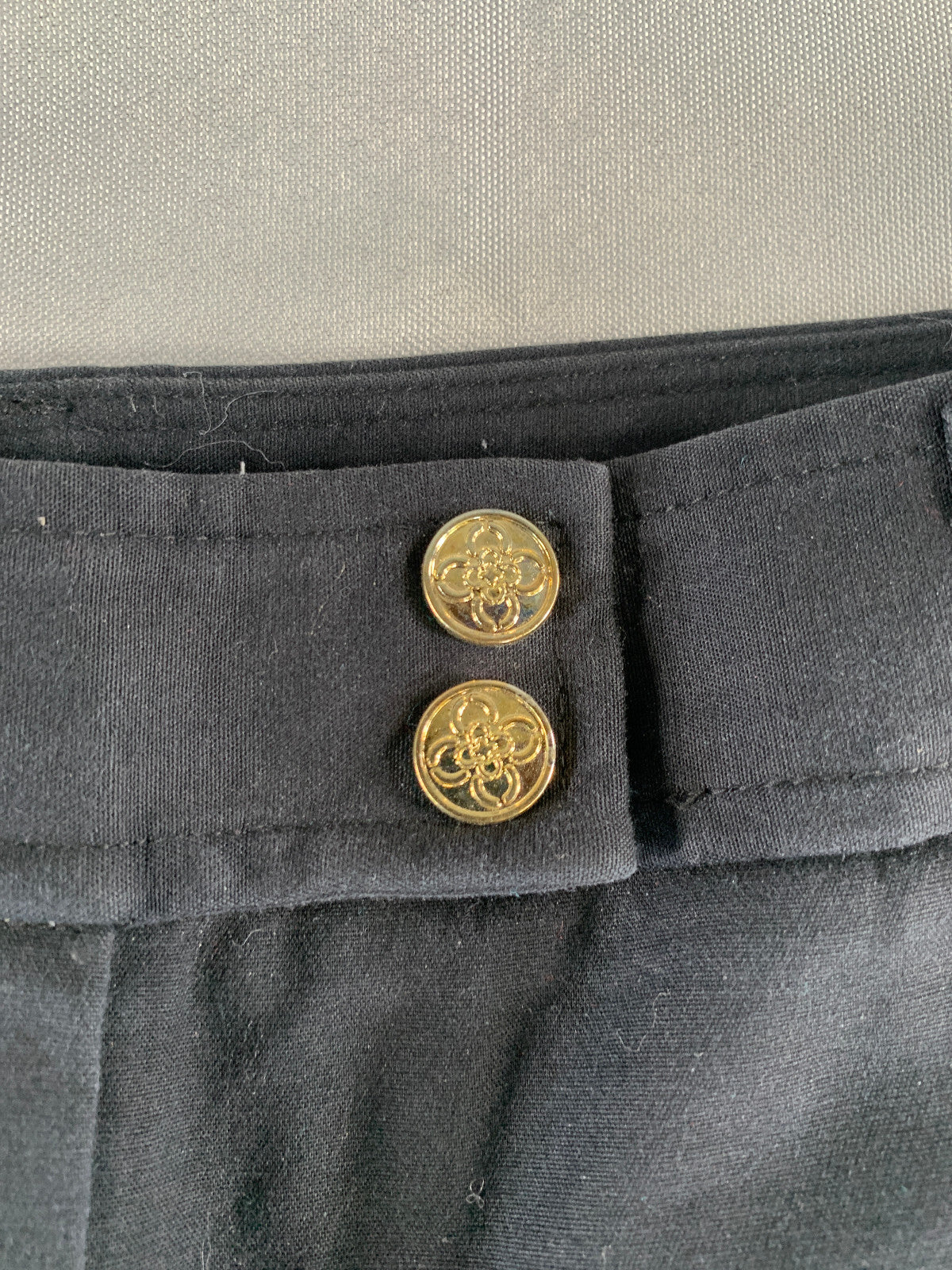 Charter Club Black Bermuda Shorts Women 10 Cotton Stretch Gold Buttons Classic