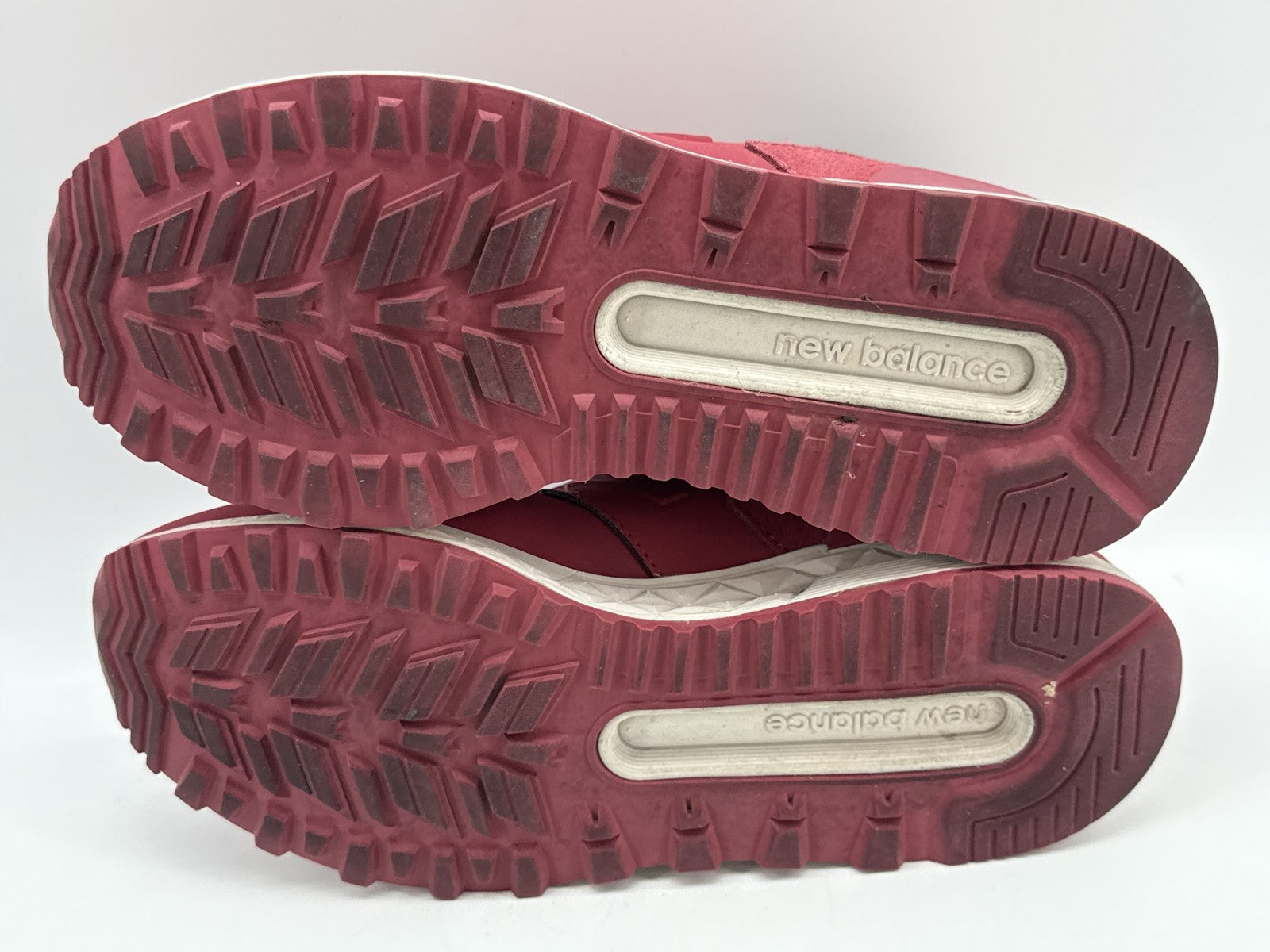 New Balance Burgundy Running Sneakers 8 US Womens US Knit Lightweight Breathable
