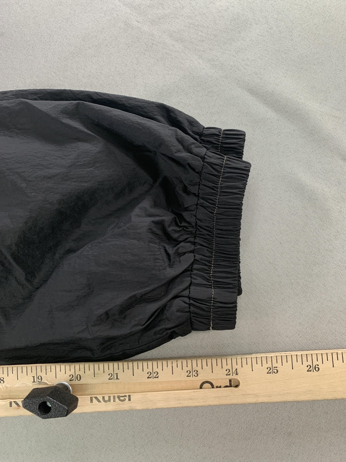 IISE Jogger Pants Mens Small Black Crinkle Nylon Elastic Cuff Relaxed Fit Casual