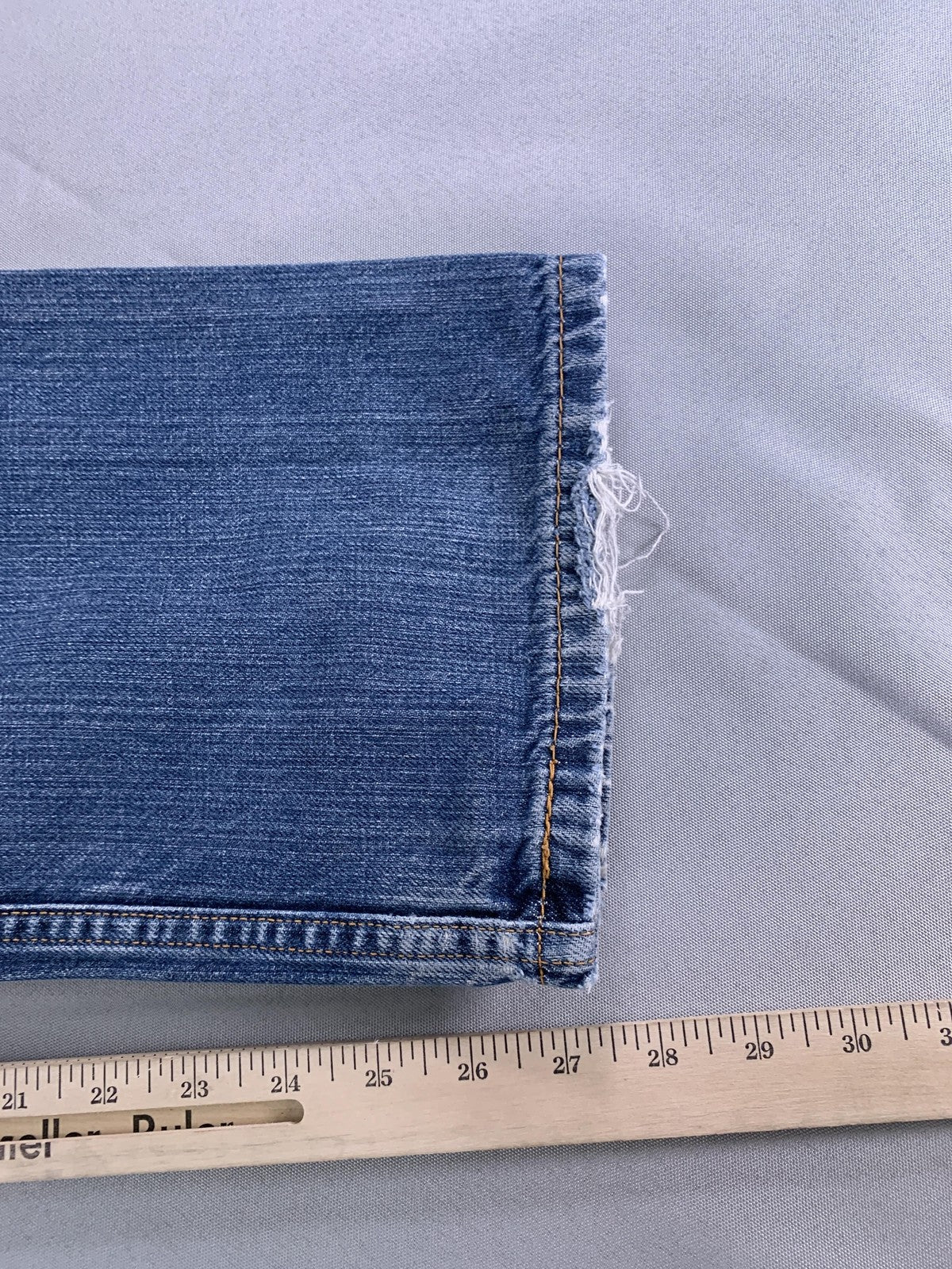 Levis 505 Jeans Mens 32x30 Blue Denim Straight Leg Distressed USA 90s Y2K on Red