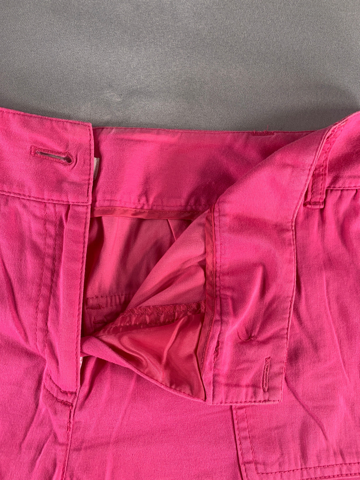 Chico’s Womens Pink Shorts Size 15 Stretch Mid Rise Button Tab Hem Utility 11”