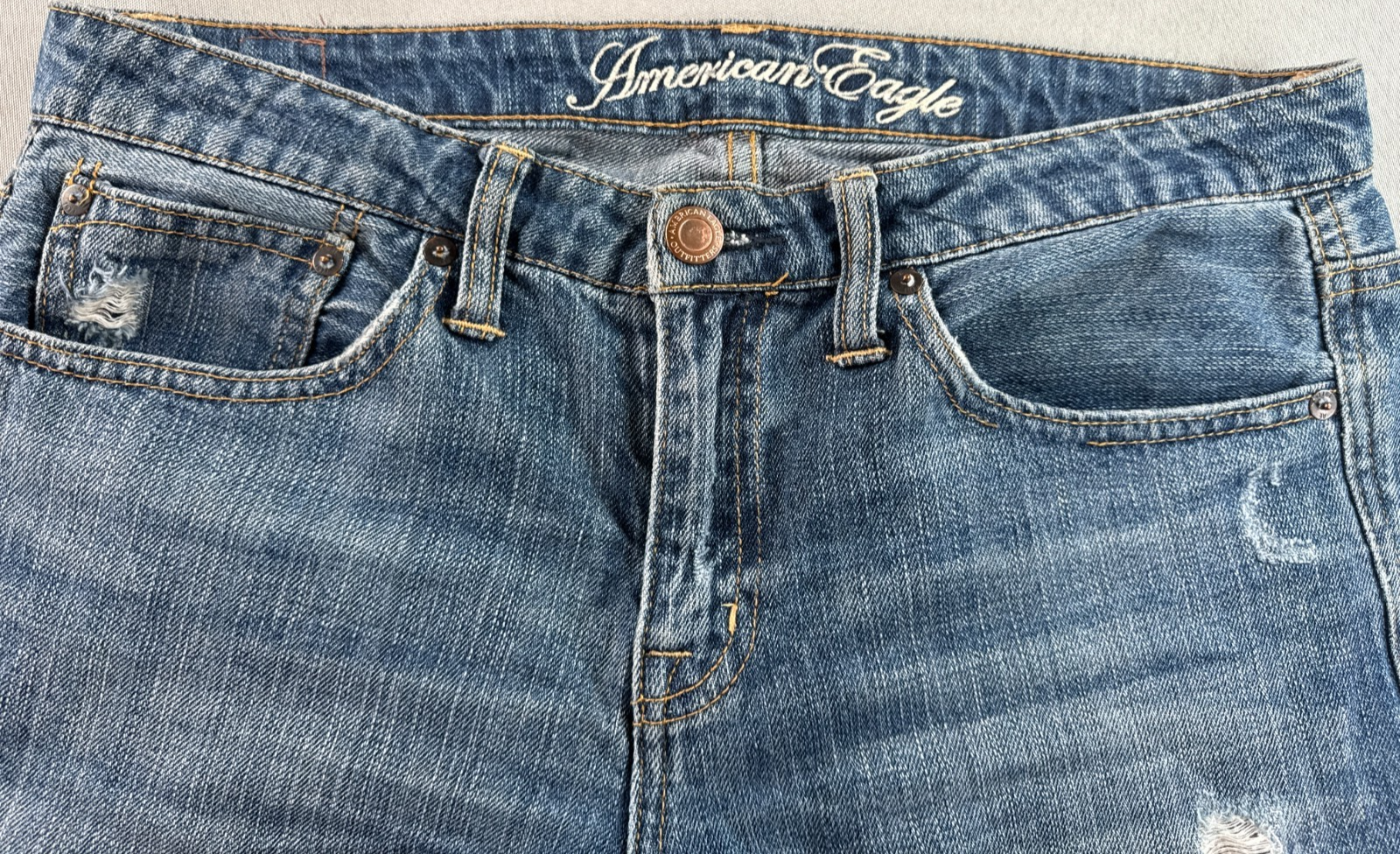 American Eagle Jeans Womens 8 Distressed Destroyed Cropped Medium Wash Boyfriend