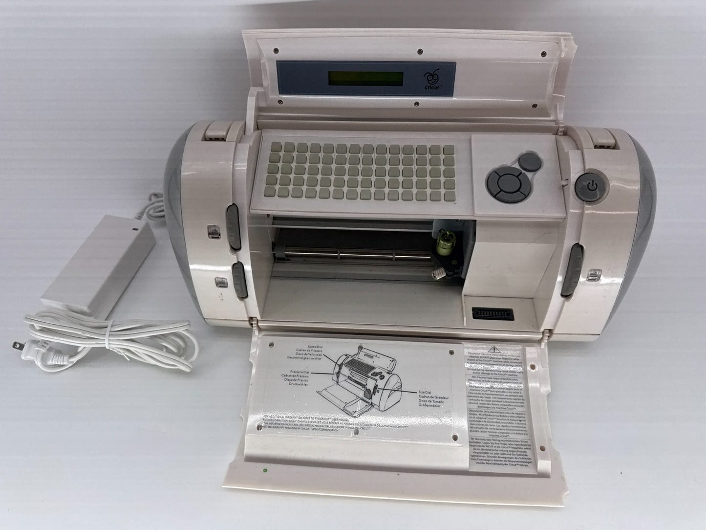 Cricut Personal Electronic Cutter Machine w George Shapes Stamped Cartridges