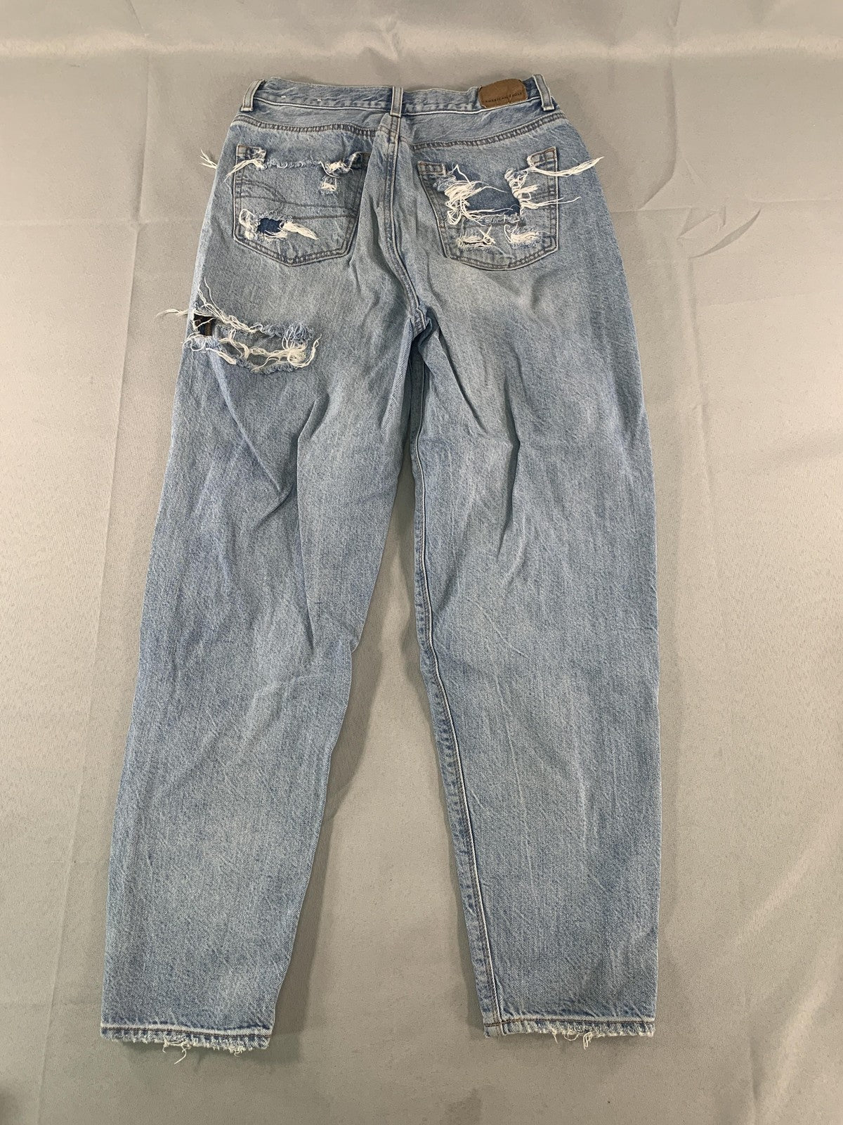 American Eagle Jeans Womens 0 Blue Light Wash Relaxed Mom Jean Distressed Ripped