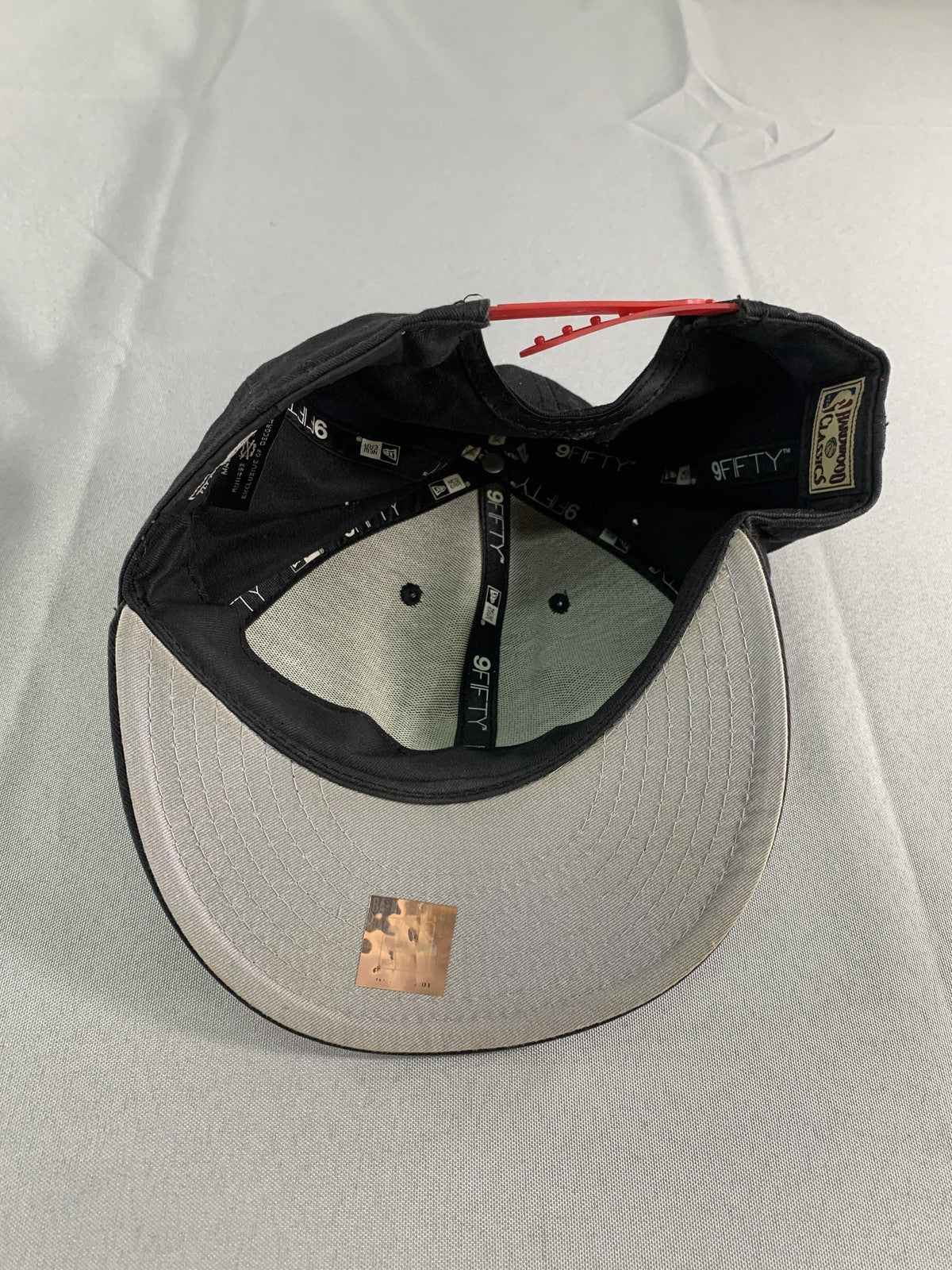 Miami Heat Hat Cap Snap Back Mens Large Black Red NBA Basketball HWC New Era 100
