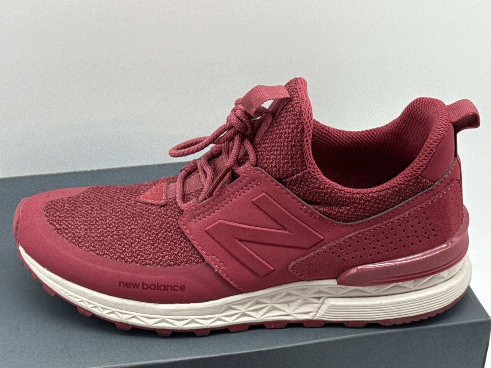 New Balance Burgundy Running Sneakers 8 US Womens US Knit Lightweight Breathable