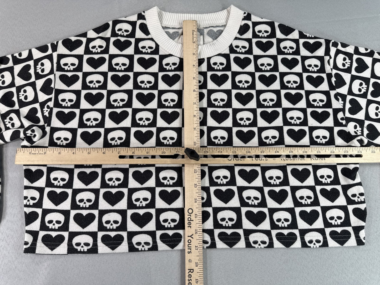 American Eagle Skull Kawaii Sweater M Black White Polyester Elastane Pullover