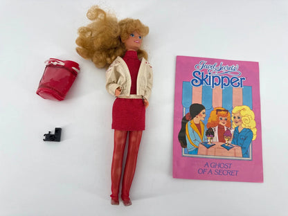 Vintage 1986 Mattel Jewel Secrets Skipper Doll w/ Book Camera Purse Red Outfit