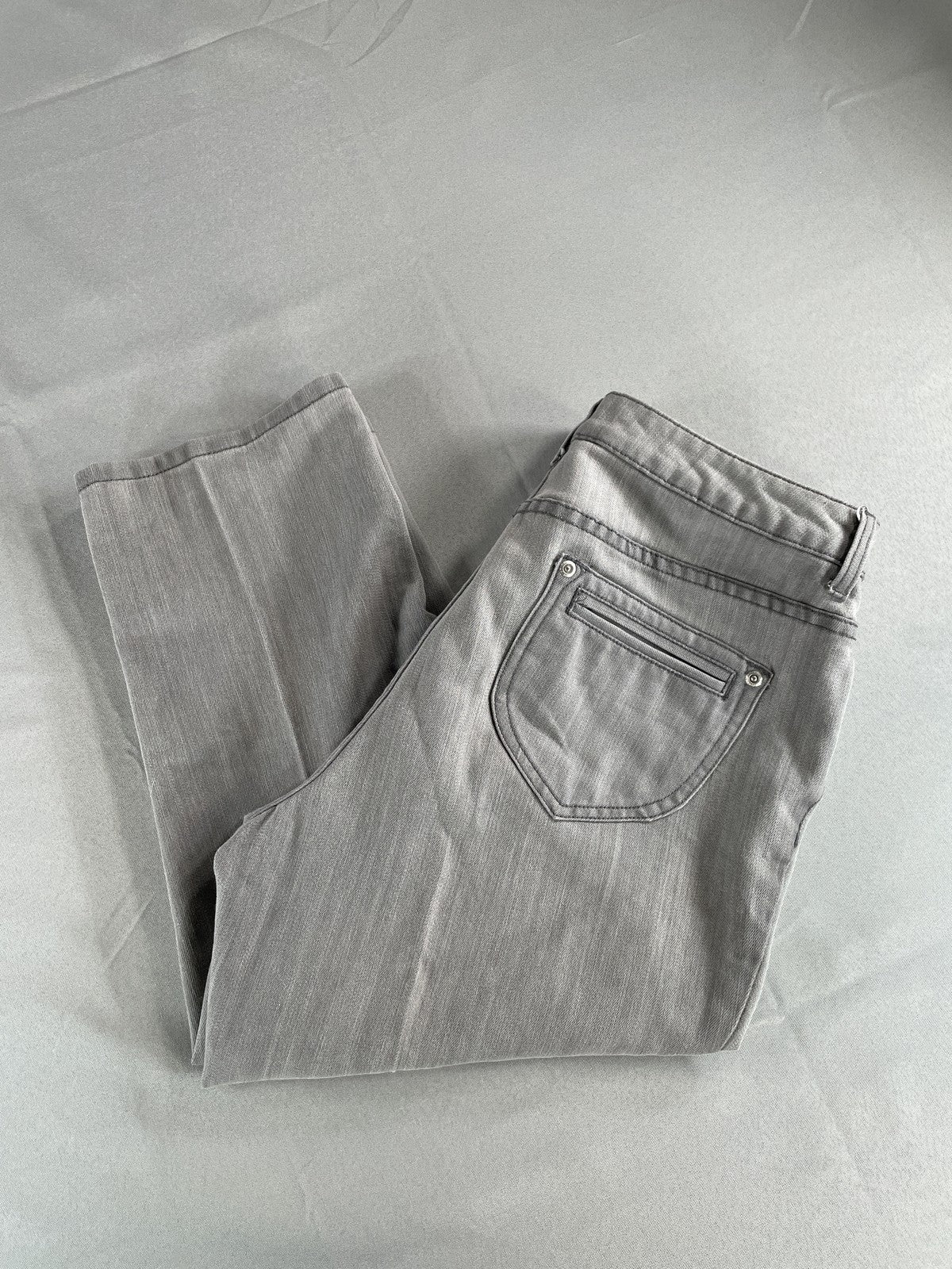 Chicos Platinum Jeans Womens 2 Gray Cropped Denim Stretch Capri Pants Classic 66