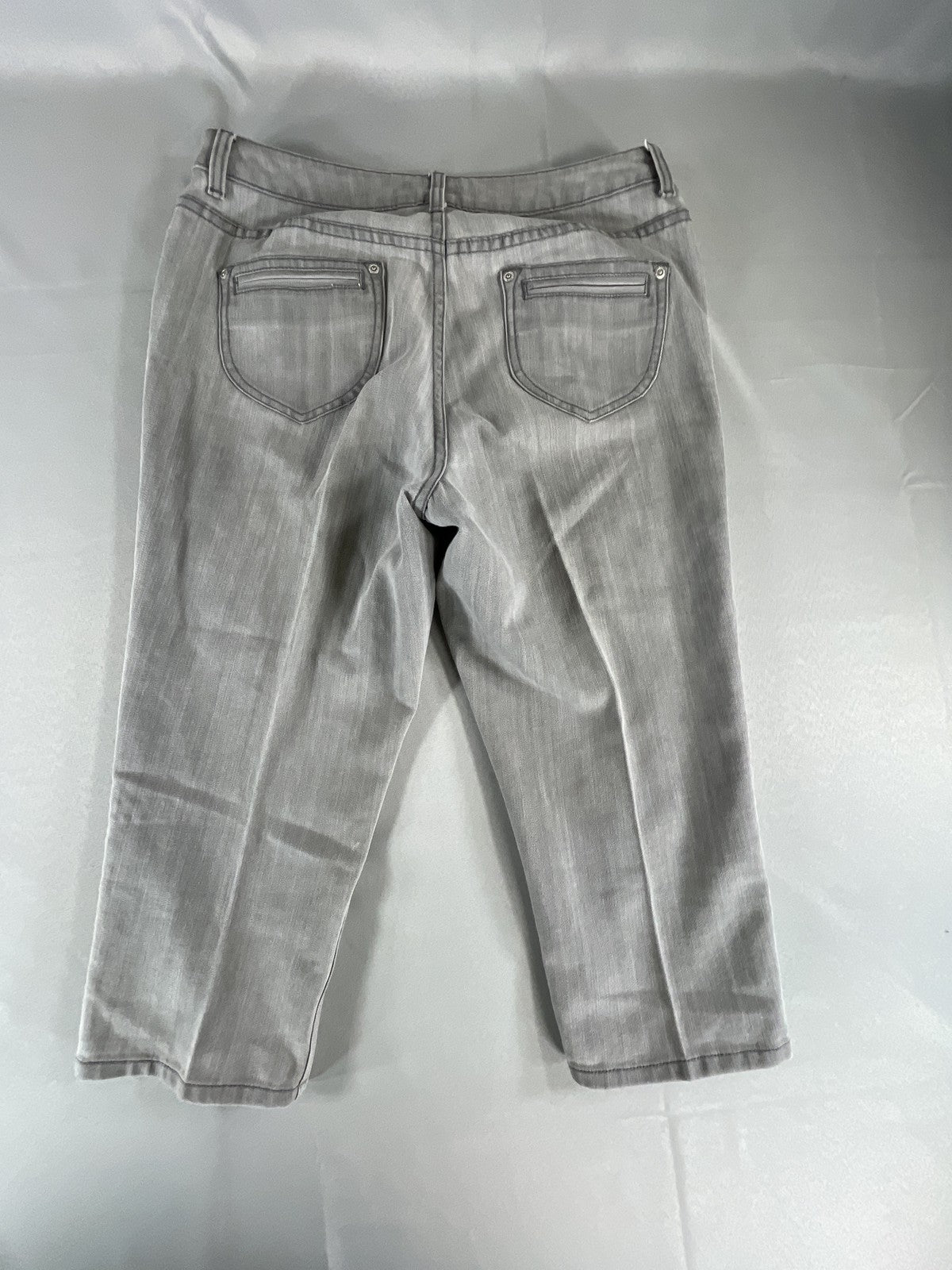 Chicos Platinum Jeans Womens 2 Gray Cropped Denim Stretch Capri Pants Classic 66