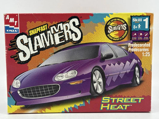 AMT Snapfast Slammers 1998 Chrysler Concorde 1:25 Model Kit Unbranded 125 NWT