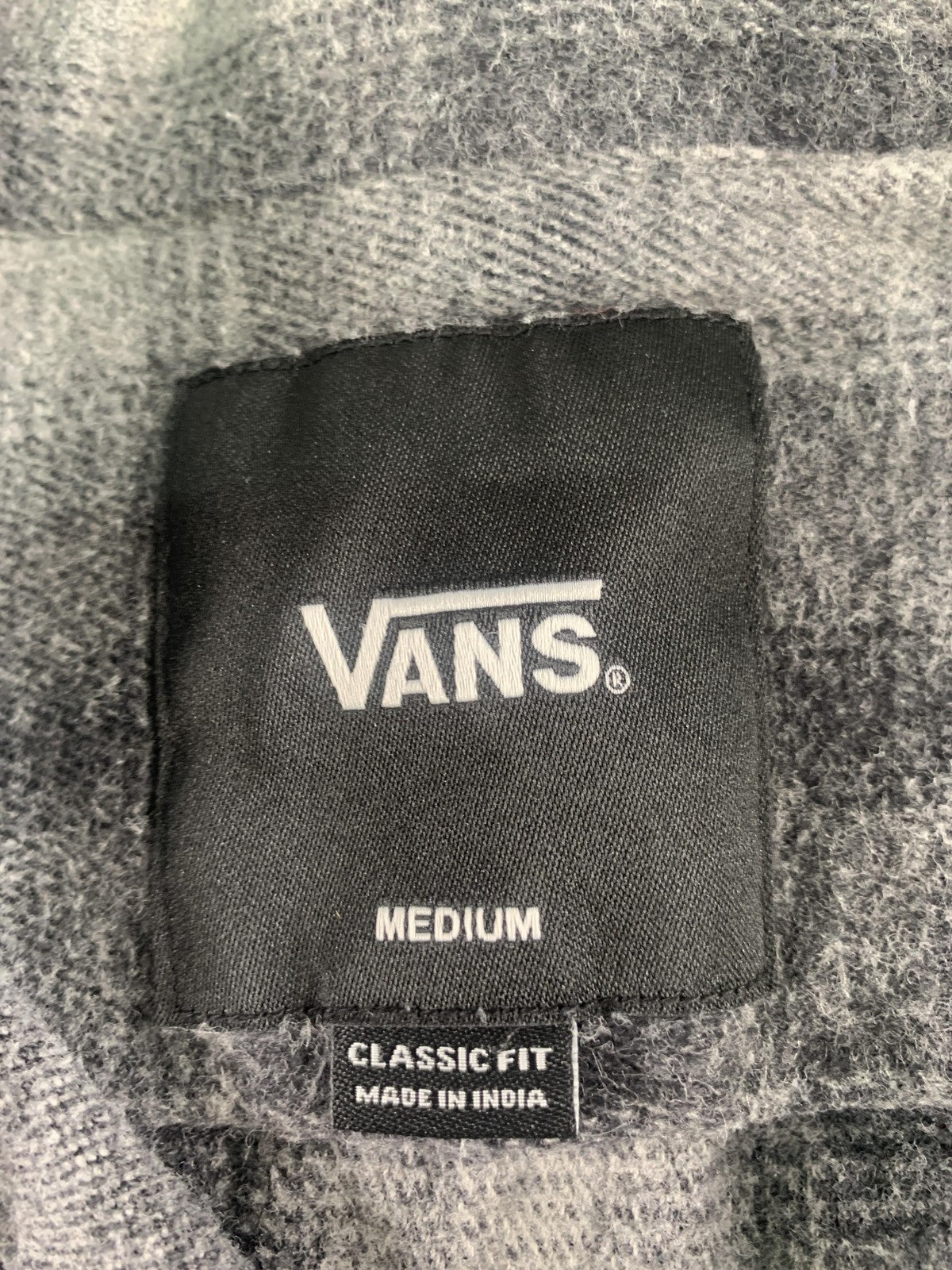 Vans Jacket Mens Medium Black Gray Plaid Fleece Flannel Shirt Classic Fit NWT